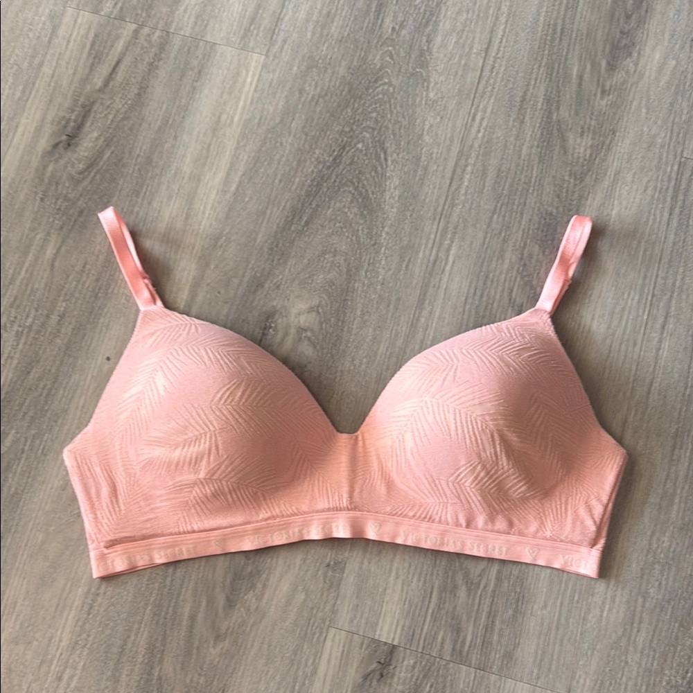 Victoria's Secret Pink Wireless Bra Seamless Comfort size 38C